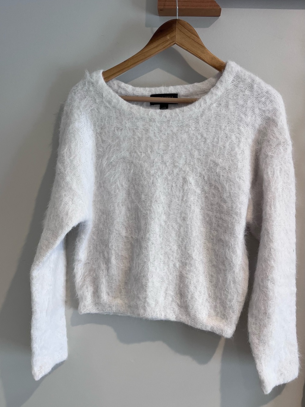 TRUTH by Republic White Sweater Size SMALL White Fuzzy Cropped Cozy